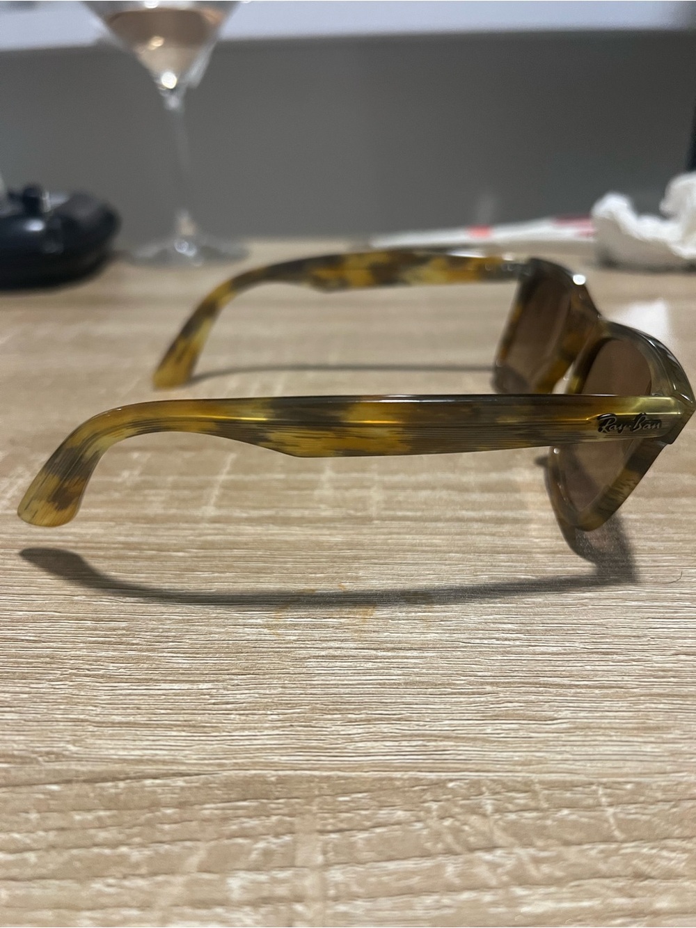 Vintage Ray-Ban Women's Tortoiseshell Brown Wayfarer Sunglasses - Picture 3 of 4